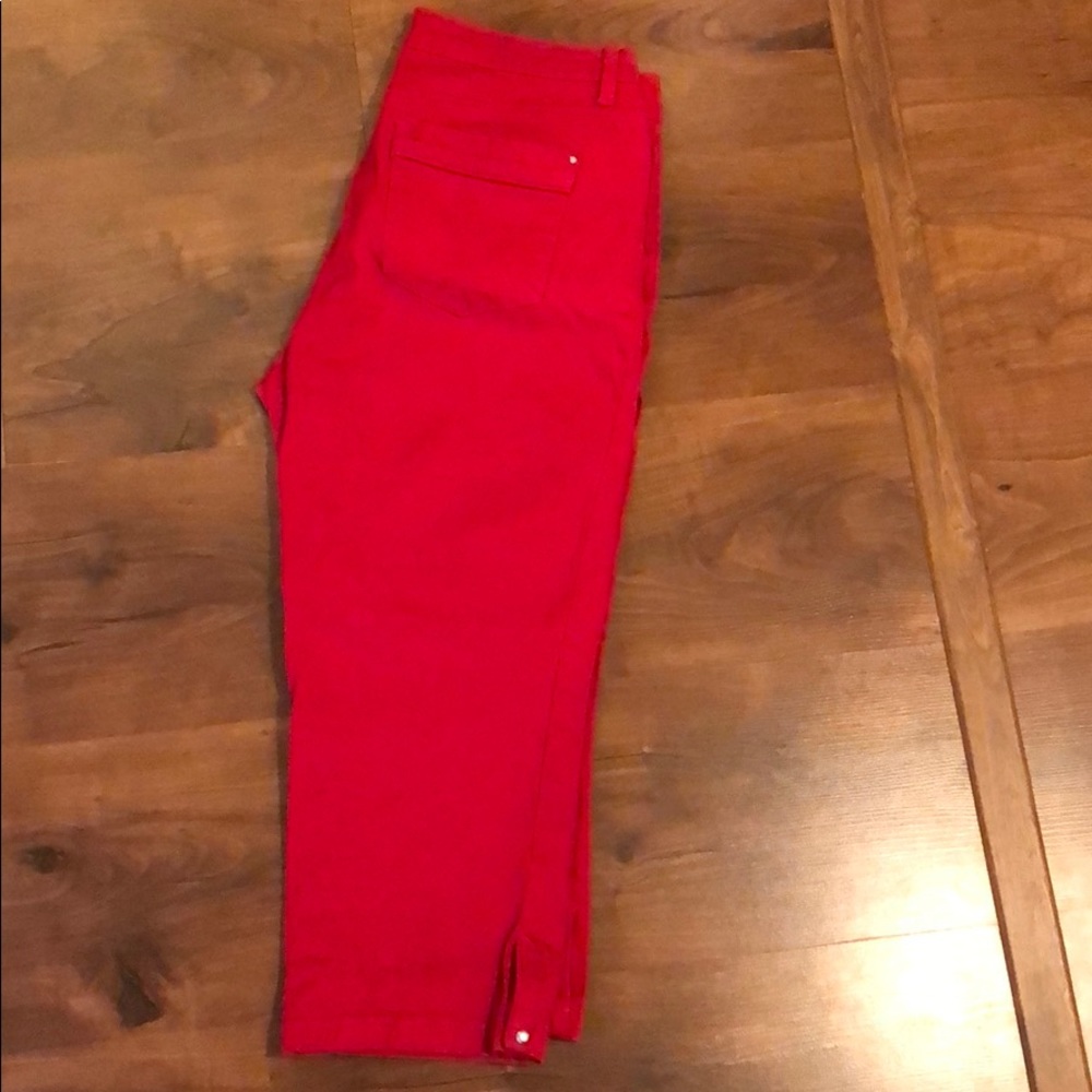 Woman’s Bandolino Red Cropped Jeans